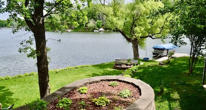 4 Seasons of Family Fun on Lake Zumbro! Beautiful lakeside retreat.