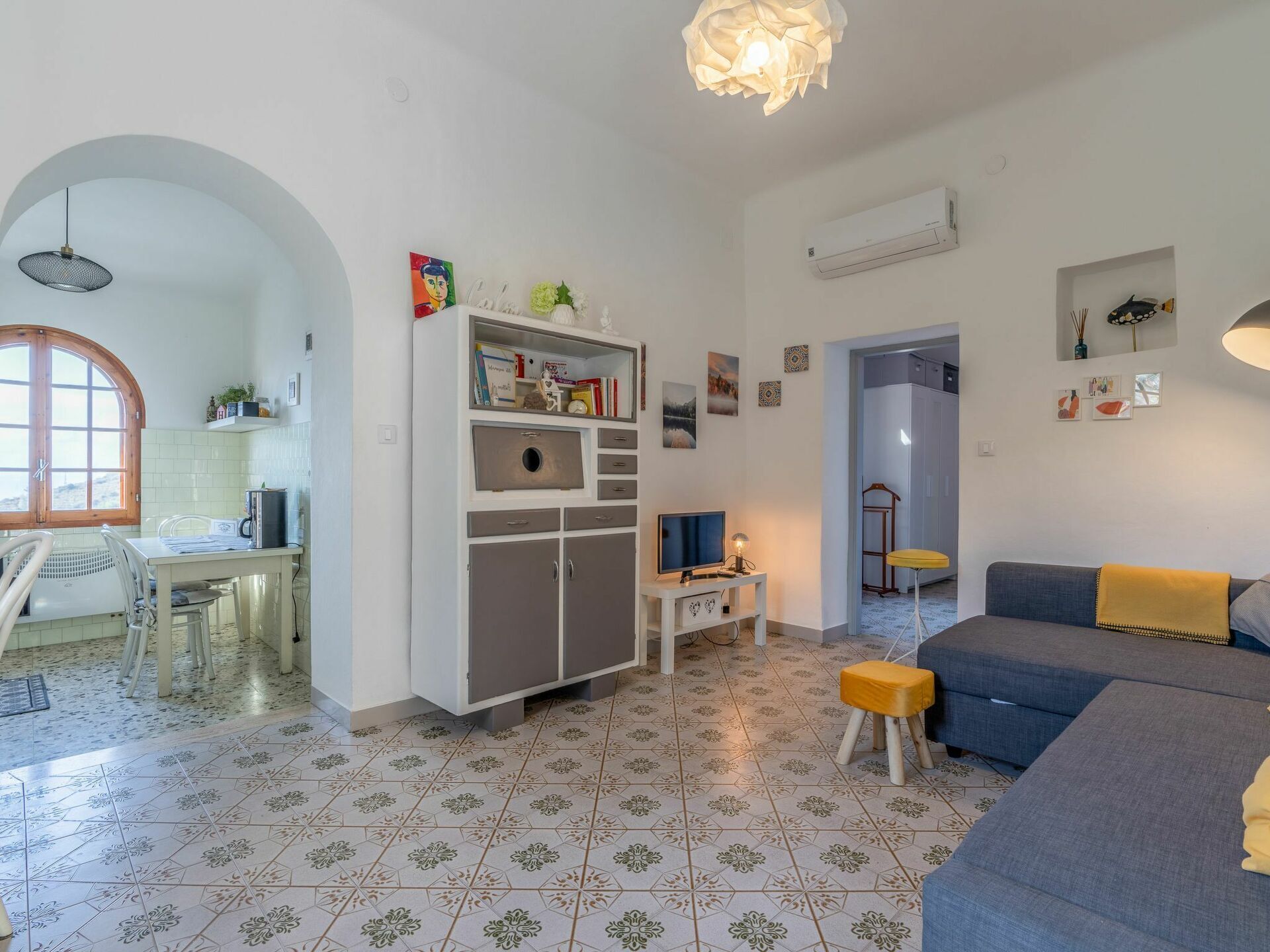 Beautiful  villa for 4 people with WIFI, A/C, patio, pets allowed and parking