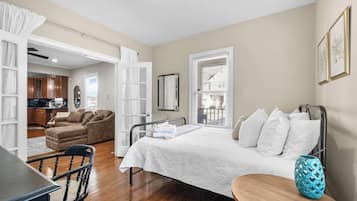 3 habitaciones, escritorio, tabla de planchar con plancha y wifi