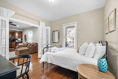 Cute 3 Bed Bungalow Blocks from Downtown