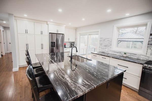 Geladeira, micro-ondas, fogão, cooktop