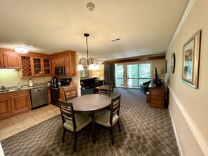 Interior - Lovely condo with water & golf course view (Williamsburg)