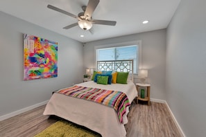 2 habitaciones, escritorio, tabla de planchar con plancha y wifi gratis 
