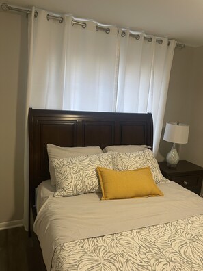 2 bedrooms, free WiFi, bed sheets - Great location close to shopping center, restaurant (Highland)