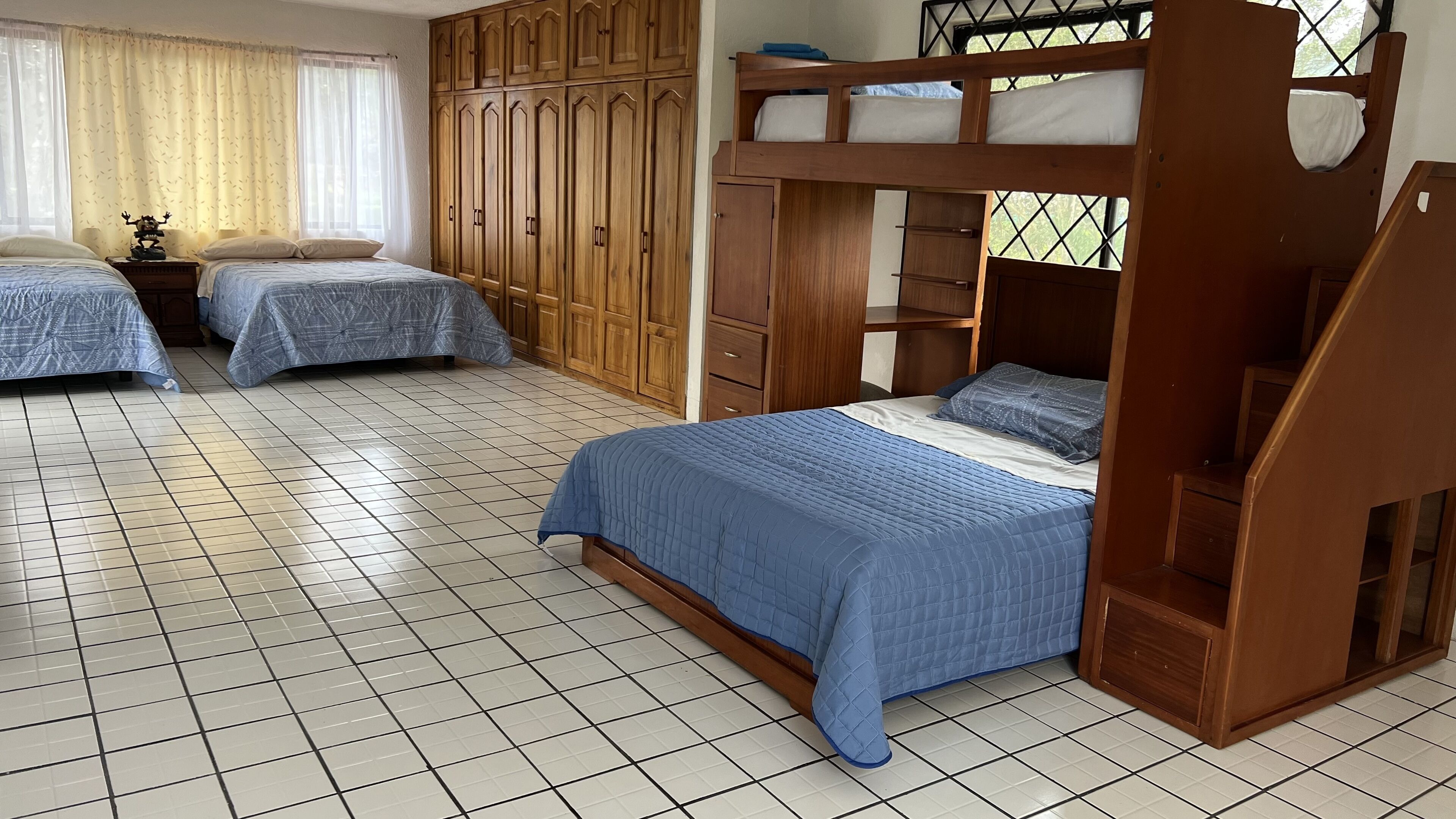 3 chambres, bureau, Wi-Fi gratuit, draps fournis