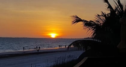 Island Oasis- Olde Florida Keys atmosphere