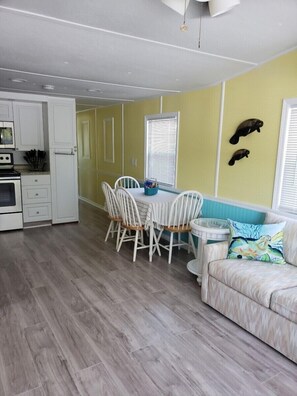 Interior - Island Oasis- Olde Florida Keys atmosphere (Saint James City)