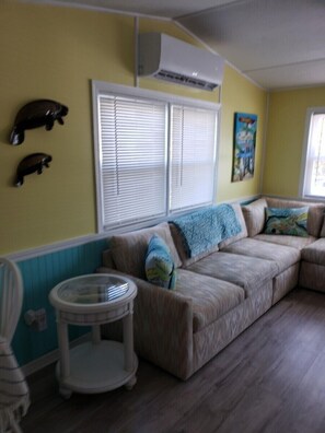 Living area - Island Oasis- Olde Florida Keys atmosphere (Saint James City)