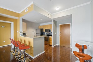 Fridge, microwave, oven, stovetop - Condo @CLT (Charlotte)