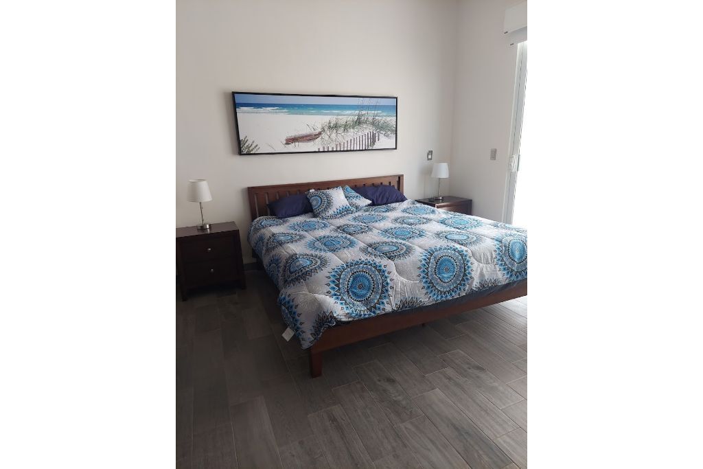 New Luxurious 4bdr/4 bath house 3 min walk to the beach with balcony and terrace