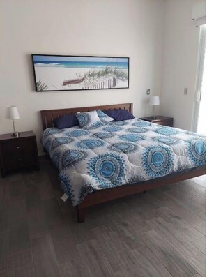 4 slaapkamers, een strijkplank/strijkijzer, gratis wifi, beddengoed