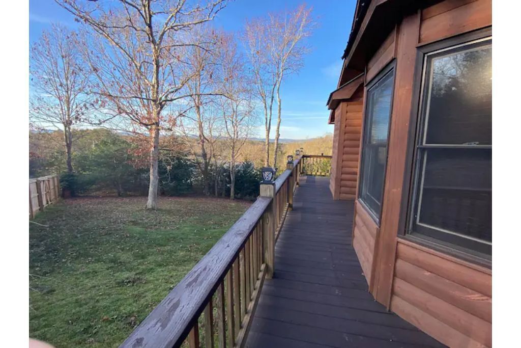 Cozy Cabin w/ Views, Jetted Tub and Game Room!