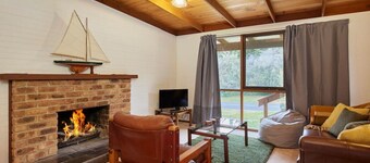 Seaside Retreat in Rye: Cozy 3-BR Home