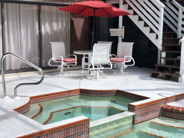 مغطس سبا خارجي