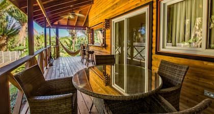 Relaxing Tropical Cabin near Beaches & Downtown