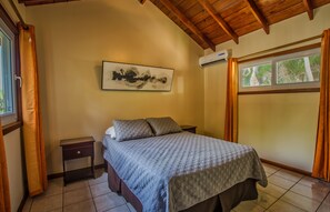 2 dormitorios, tabla de planchar con plancha, wifi gratis y ropa de cama