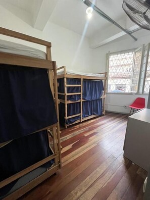 Gemeinsamer Basic-Schlafsaal | Kostenloses WLAN