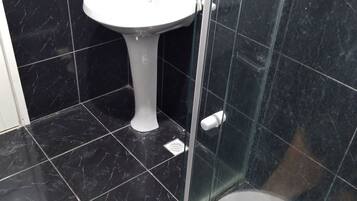 Habitación familiar | Baño | Ducha