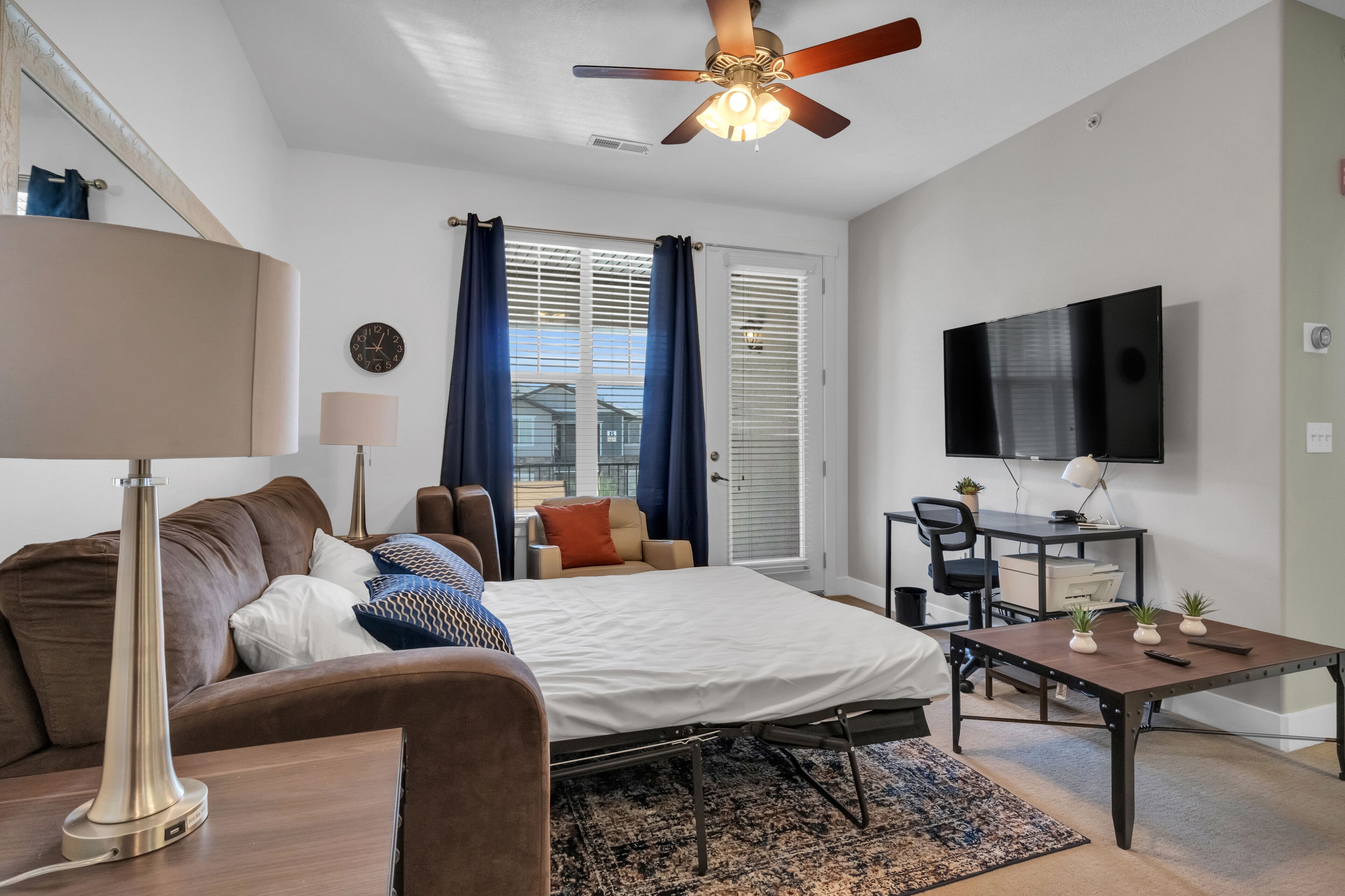 4K TVs ★Cali King Bed | Fast WiFi | Near Hospital