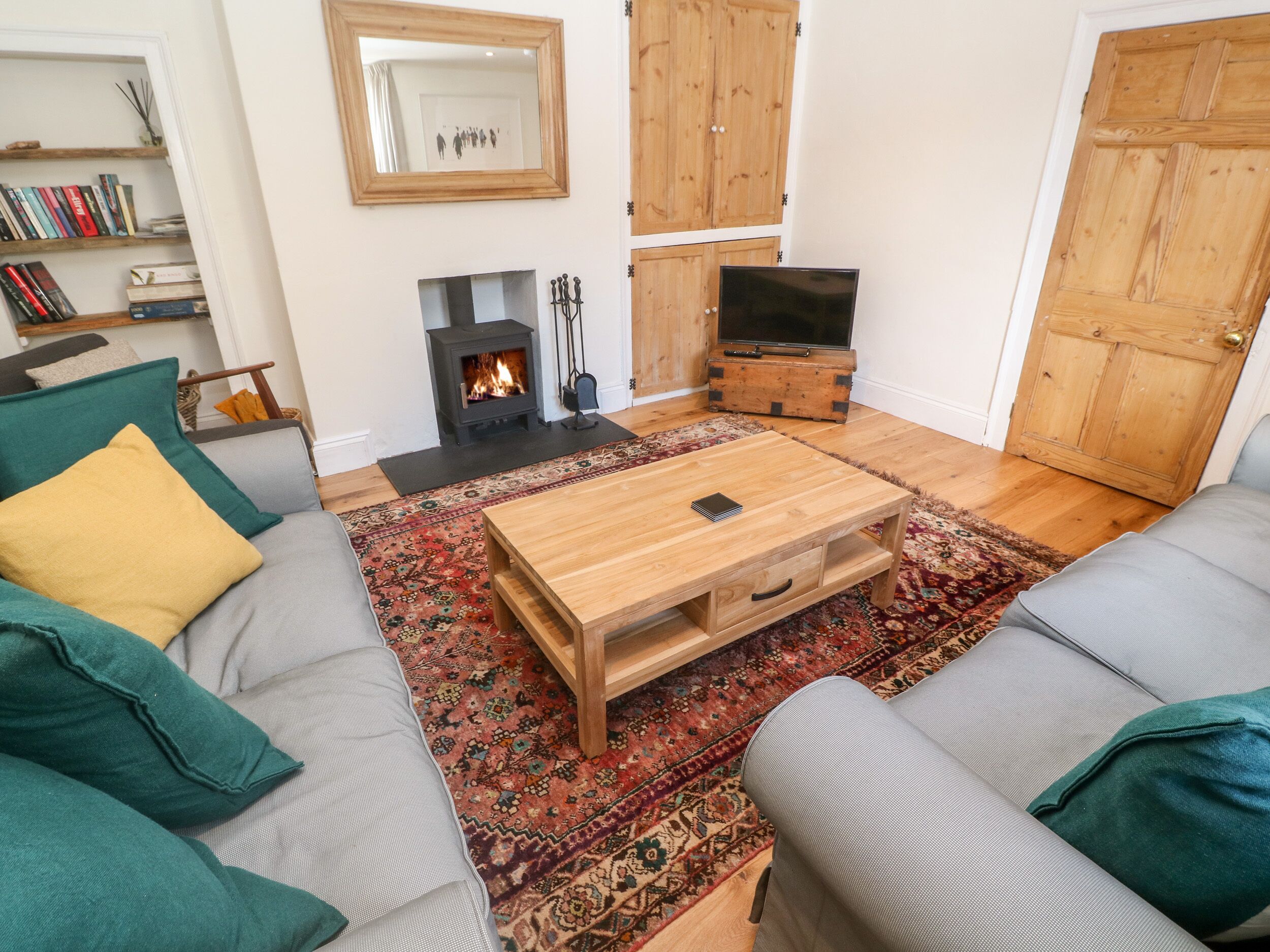 WIDGEONS KEEL, pet friendly, character holiday cottage in Flushing