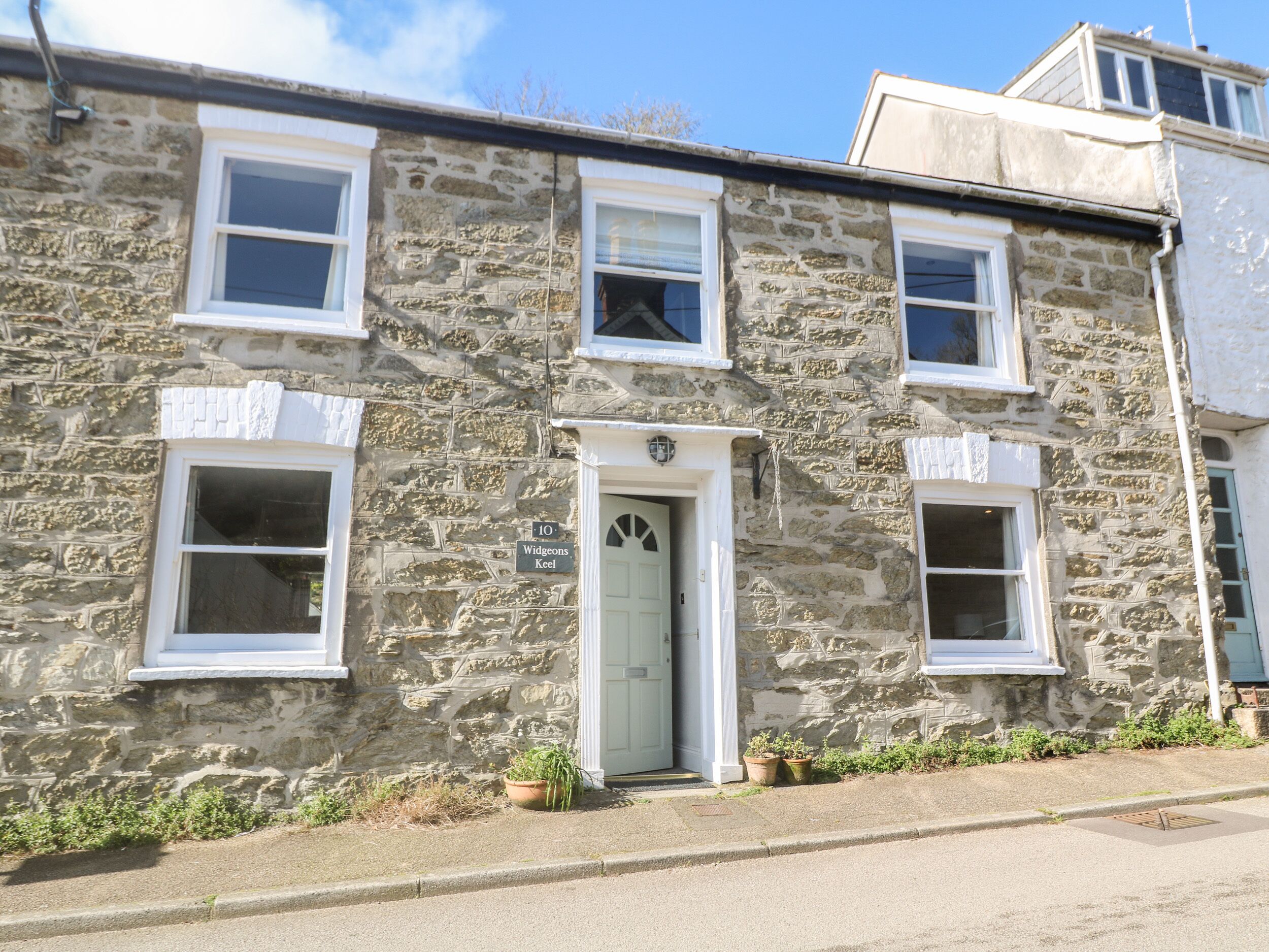 WIDGEONS KEEL, pet friendly, character holiday cottage in Flushing