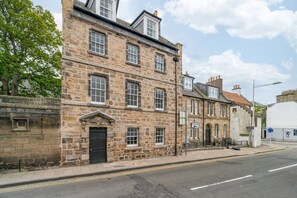 Exterior - 14 South Street - centrally located apartment sleeping up to 4 (St Andrews)