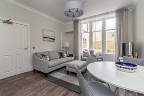 Living area - 14 South Street - centrally located apartment sleeping up to 4 (St Andrews)