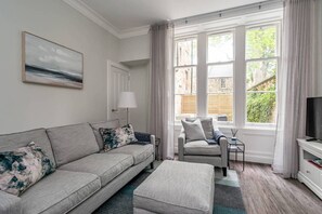 Living area - 14 South Street - centrally located apartment sleeping up to 4 (St Andrews)