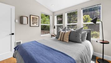 2 bedrooms, desk, iron/ironing board, free WiFi