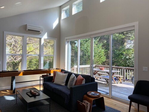 Bob Creek Cabin - across from Bob Creek Beach, Forest, hot tub