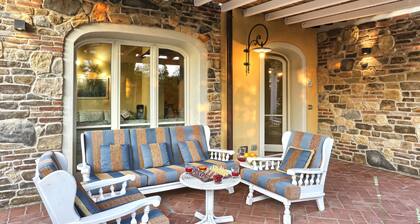 Luxury Villa in Tuscany with Pool near Pisa and Florence - Eight Bedrooms 14 pl