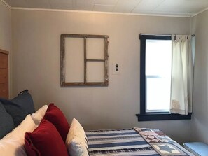 1 bedroom, free WiFi, bed sheets - Cheyenne Cottage- Pet Friendly home, near Northwest College! (Powell)
