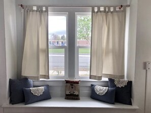 Interior - Cheyenne Cottage- pet friendly, near Northwest College (Powell)