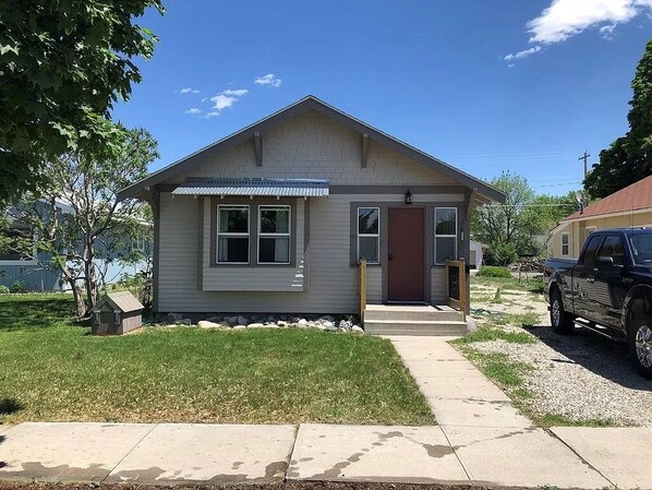 Exterior - Cheyenne Cottage- pet friendly, near Northwest College (Powell)