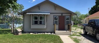 Cheyenne Cottage- Pet Friendly home, near Northwest College!