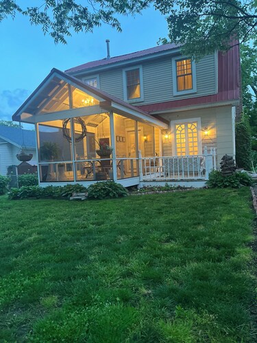“Brickyard”-Recently Remodeled Dutch Colonial Revival in Downtown Cape Girardeau