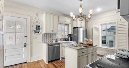 “Brickyard”-Recently Remodeled Dutch Colonial Revival in Downtown Cape Girardeau