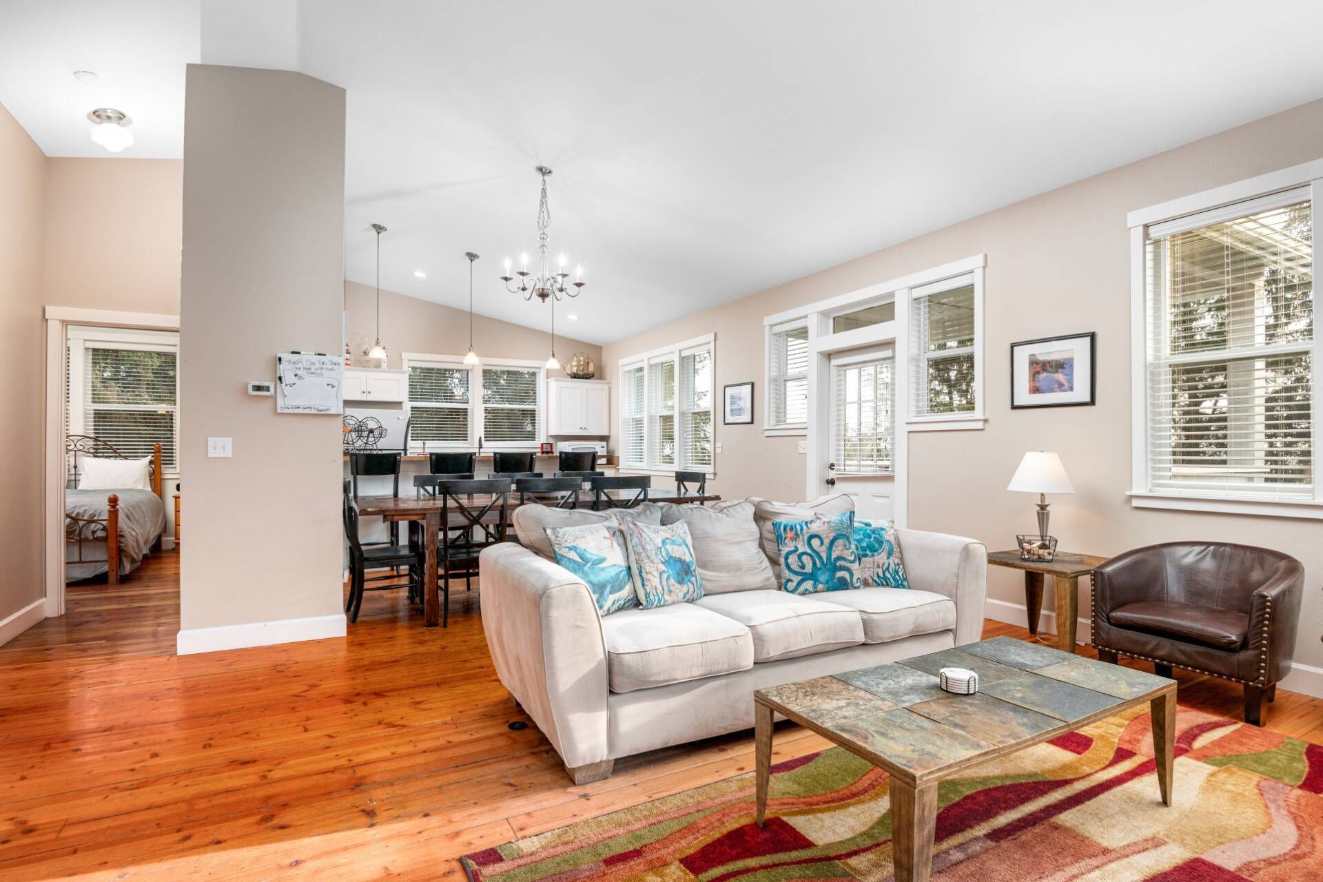 Outstanding Coastal Home, Open Floor plan, Pool Table, Ping Pong, Walk to Beach, 1 Mile to Casino