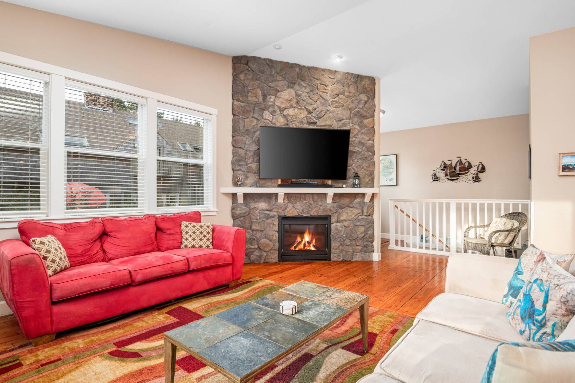 Outstanding Coastal Home, Open Floor plan, Pool Table, Ping Pong, Walk to Beach, 1 Mile to Casino