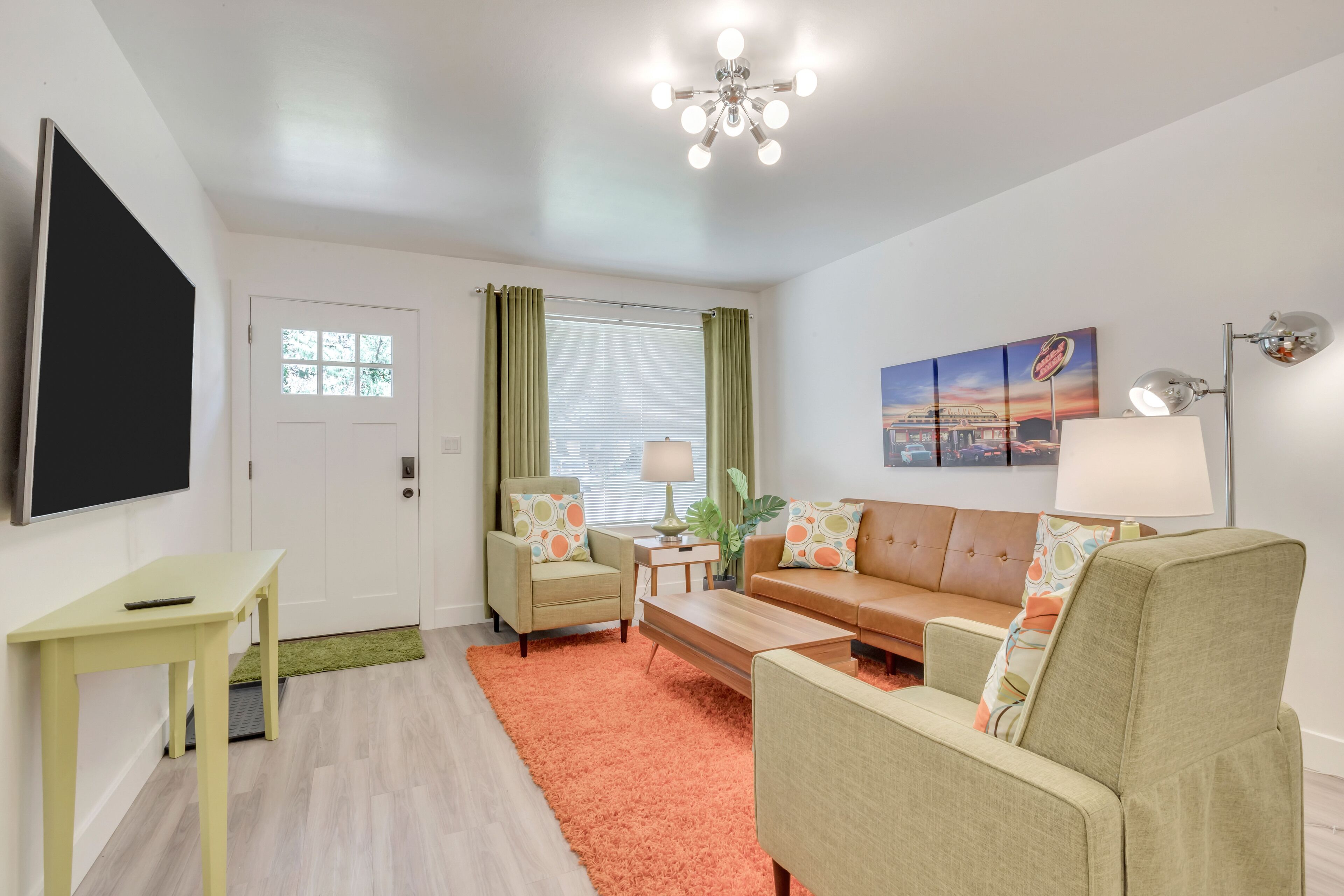 Nostalgically Retro w/Hot Tub-Exclusive & Private