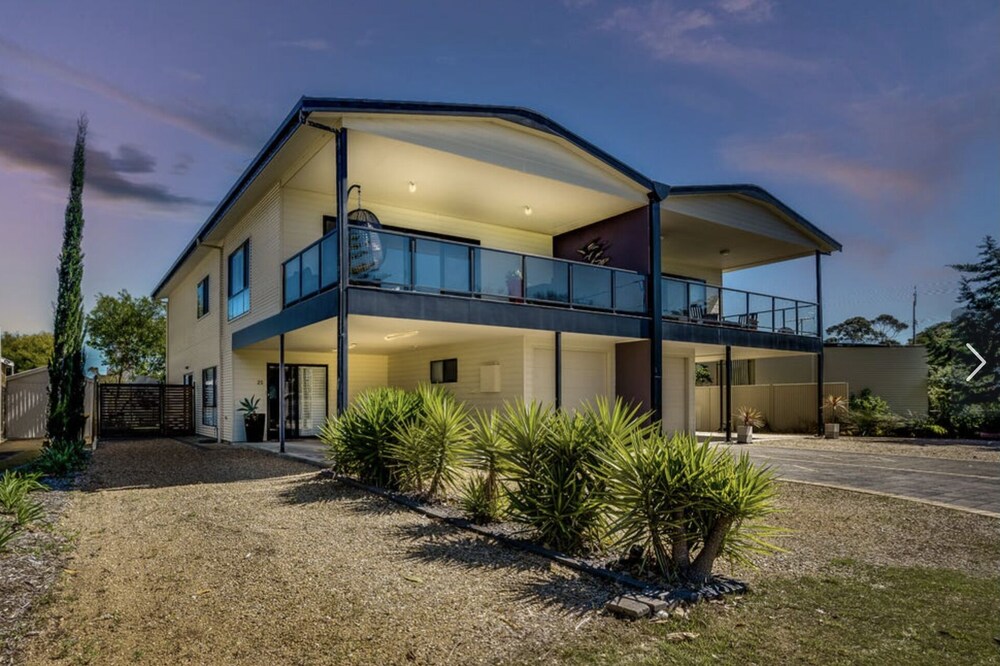 Great balcony, Modern, peaceful home close to the water
& Goolwa attractions