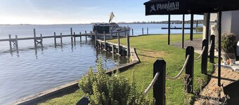 Goolwa serenity, Great balcony, Modern, peaceful, water and attractions close by
