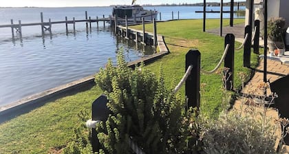 Goolwa serenity, Great balcony, Modern, peaceful, water and attractions close by