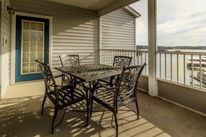 Outdoor dining - Pool | WiFi | Lake Front| Sleeps 6 | MM 13 (631AB) (Village of Four Seasons)