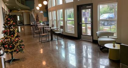 Warm and Sweet 3B2B house next to parks