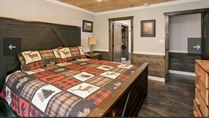 5 bedrooms, desk, iron/ironing board, WiFi (free) - Dollywood Fireworks View, Walk to Dollywood!! Pool spa Arcade (Pigeon Forge)
