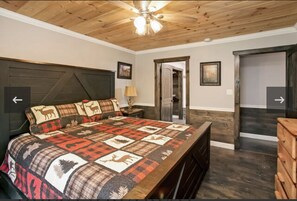 6 Schlafzimmer, Schreibtisch, Bügeleisen/Bügelbrett, Reisekinderbett