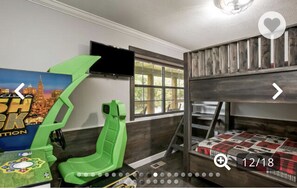 5 Schlafzimmer, Schreibtisch, BĂŒgeleisen/BĂŒgelbrett, kostenloses WLAN