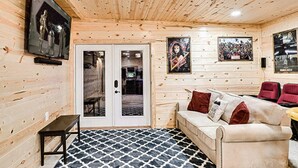 Smart TV, fireplace, video games, DVD player - Dollywood Fireworks View, Walk to Dollywood!! Pool spa Arcade (Pigeon Forge)