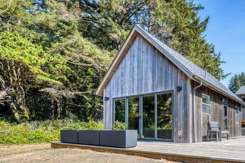 Bob Creek Studio - across from Bob Creek Beach, Forest.